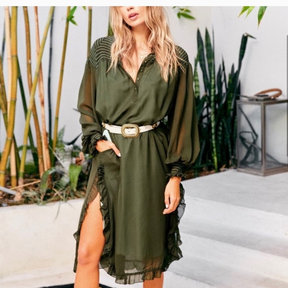 We are Hah(hot as hell) revolve sweeper dress